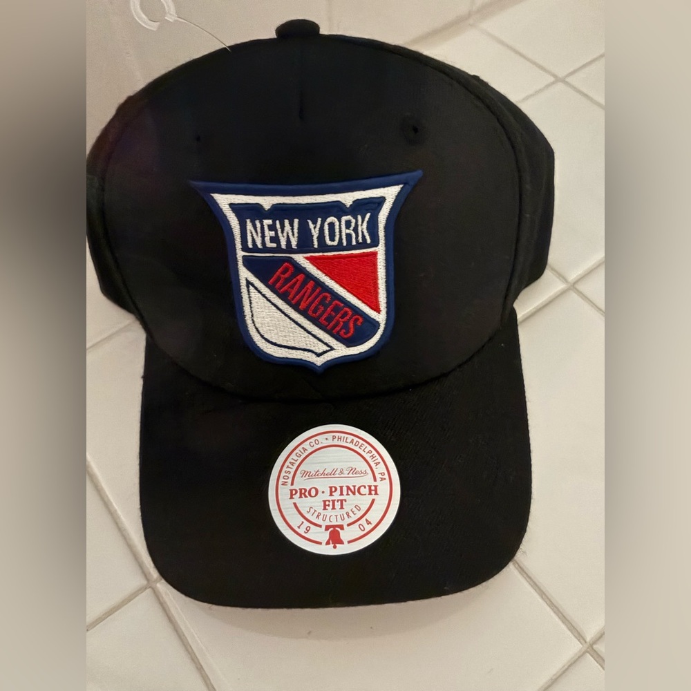 NWT New York Rangers Mitchell & Ness Black Vintage Logo Pinch Hat Cap Snapback